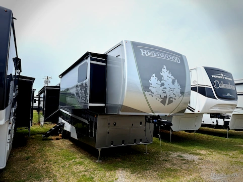 New 2025 Redwood Redwood 412GK Featured Photo