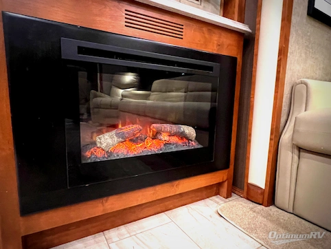 2019 Tiffin Phaeton 40 AH RV Photo 4