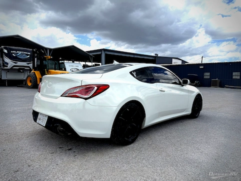 2013 Hyundai Hyundai Genesis RV Photo 2