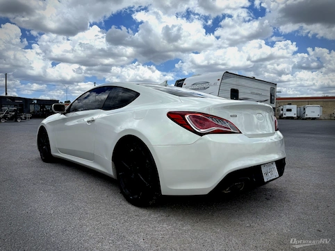 2013 Hyundai Hyundai Genesis RV Photo 3