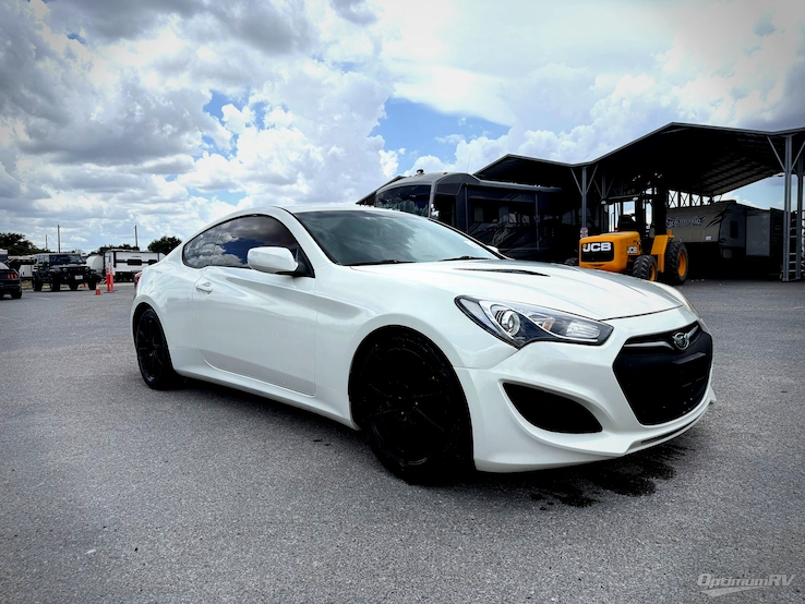 2013 Hyundai Hyundai Genesis RV Photo 1