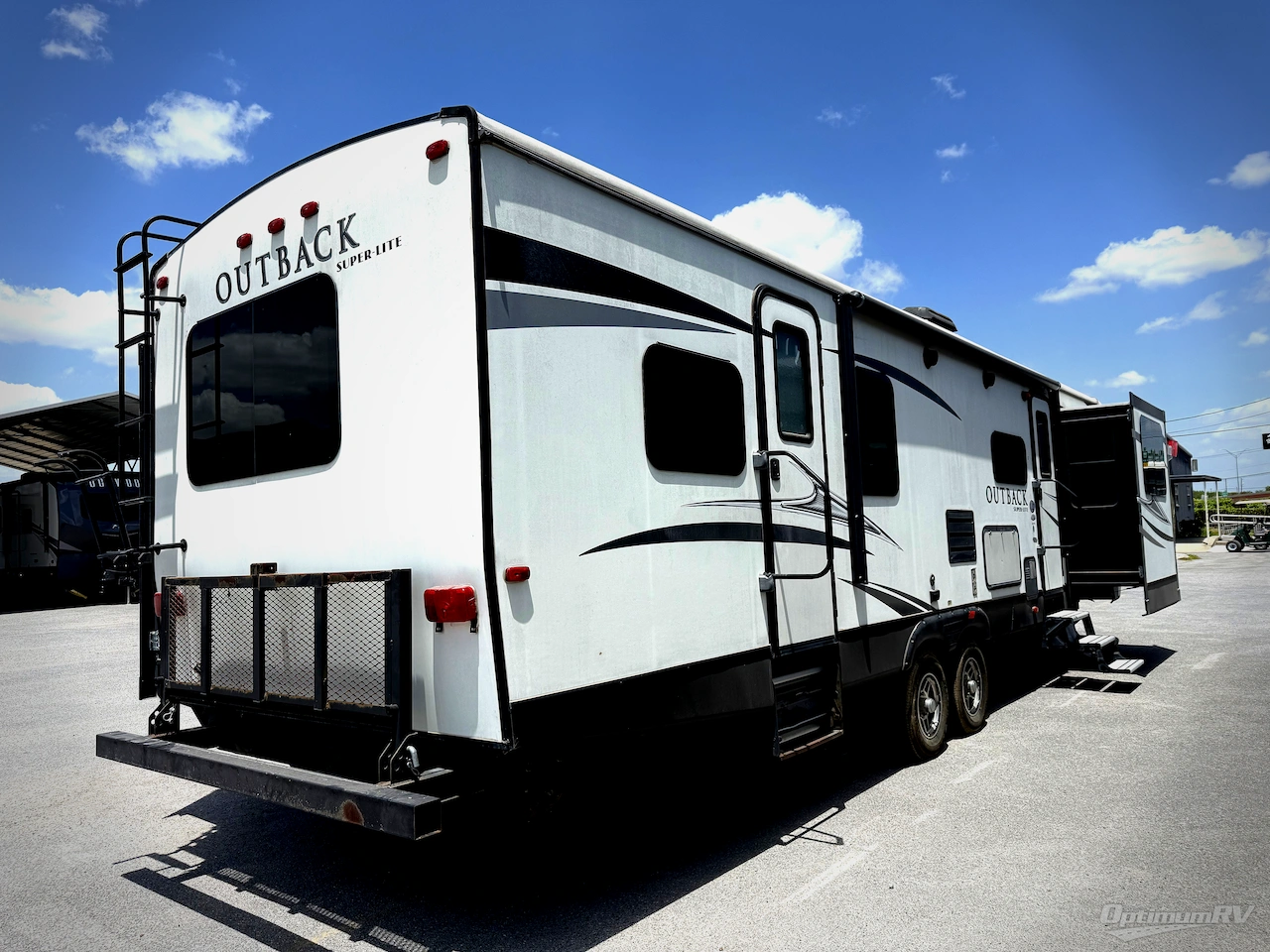 2017 Keystone Outback 333FE Photo 2