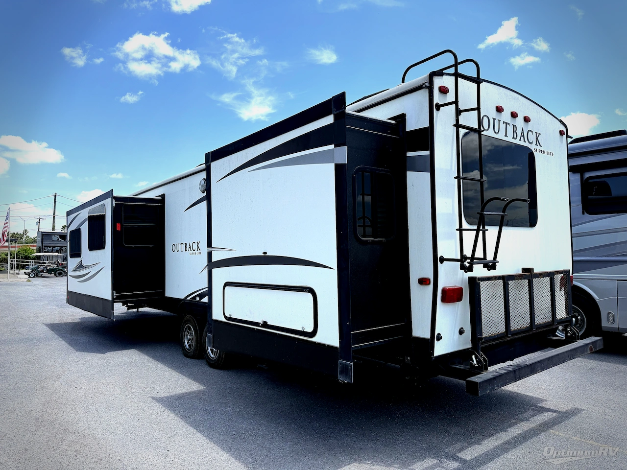 2017 Keystone Outback 333FE Photo 3