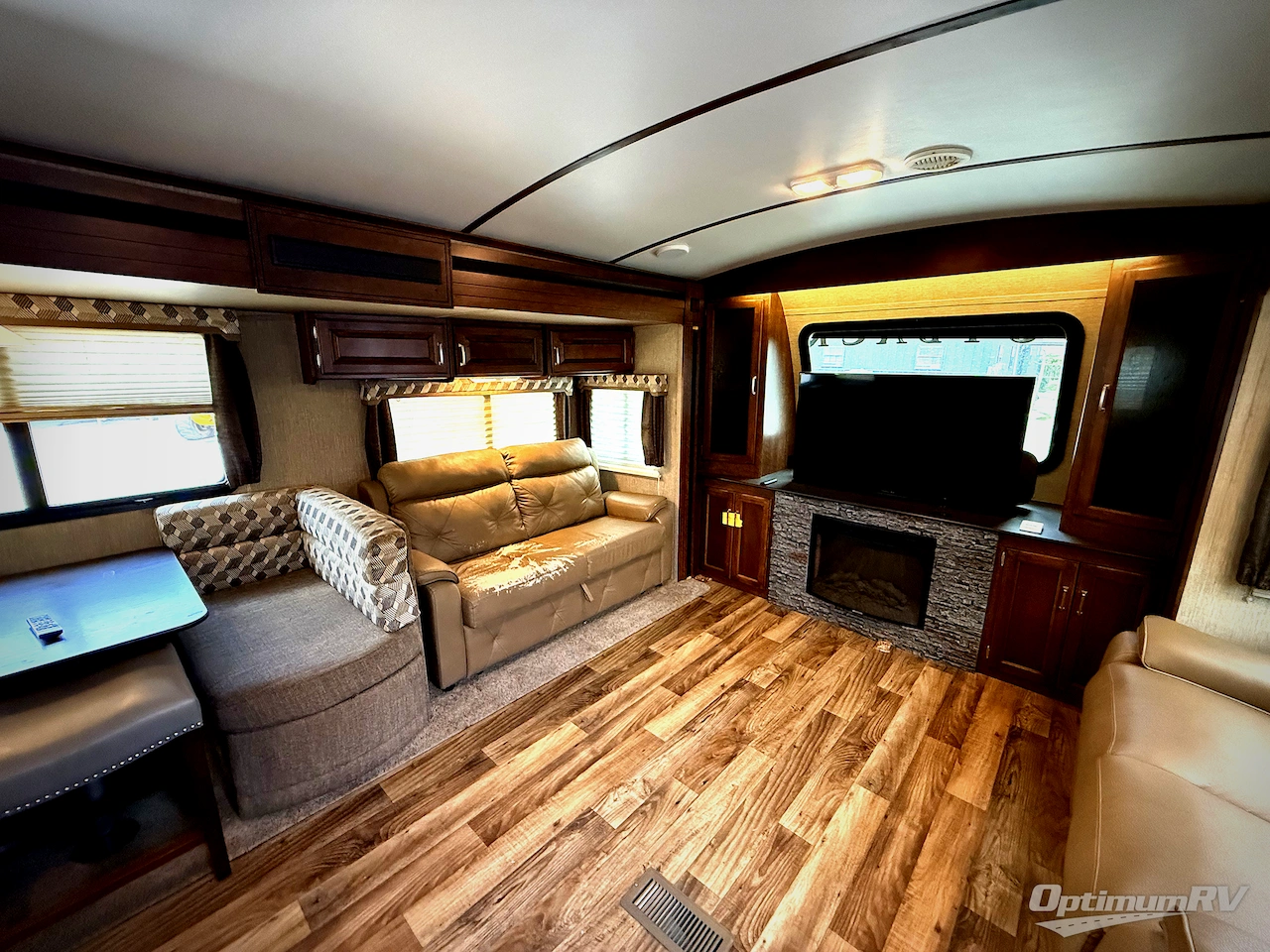 2017 Keystone Outback 333FE Photo 4