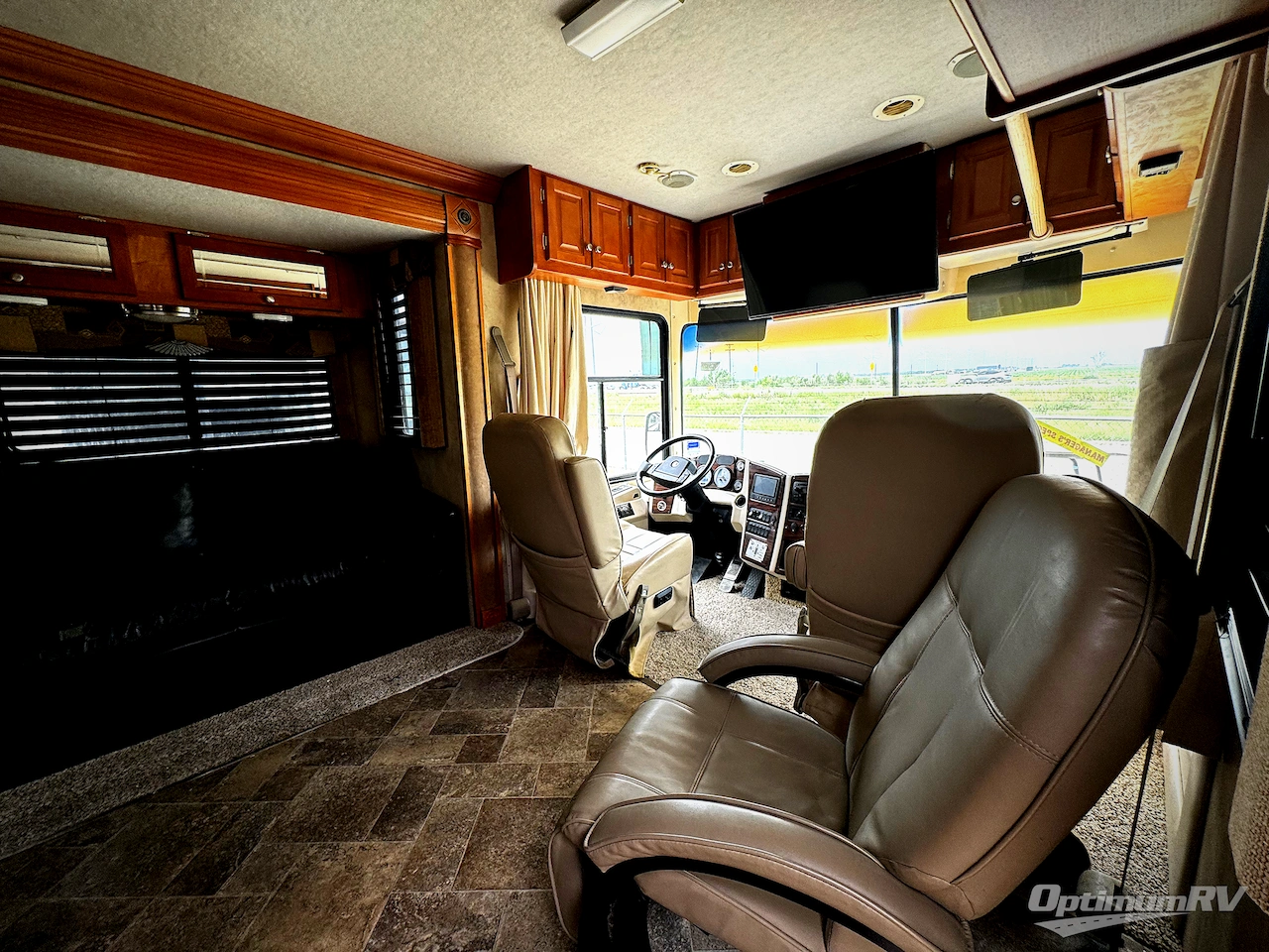 2007 Gulf Stream Crescendo 8356 CRW Photo 2