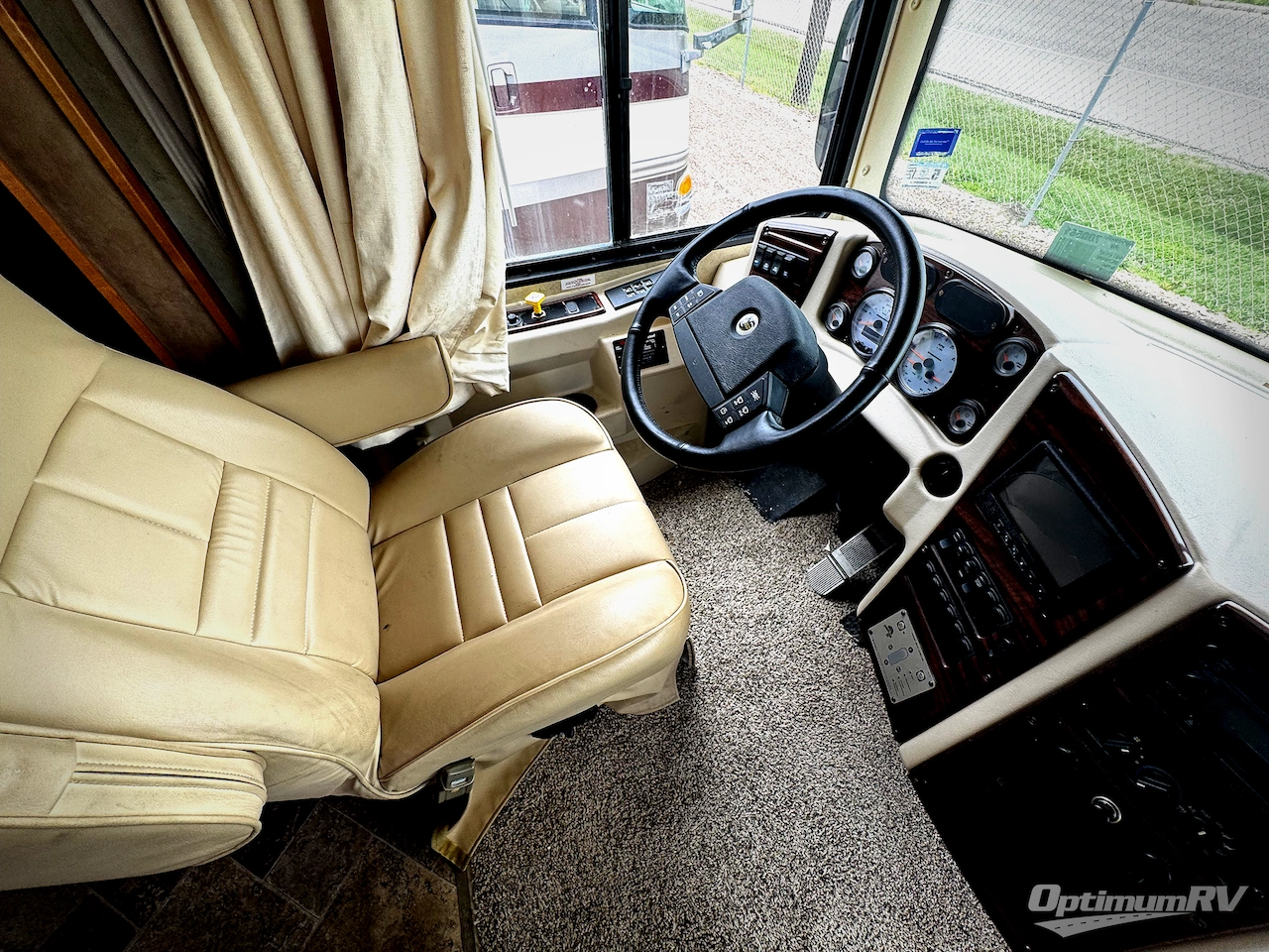 2007 Gulf Stream Crescendo 8356 CRW Photo 4