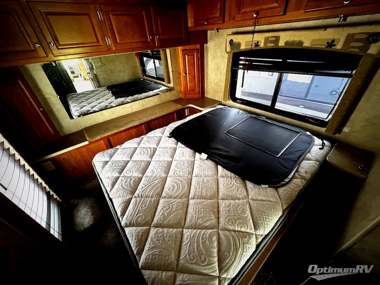 2007 Gulf Stream Crescendo 8356 CRW Photo 21