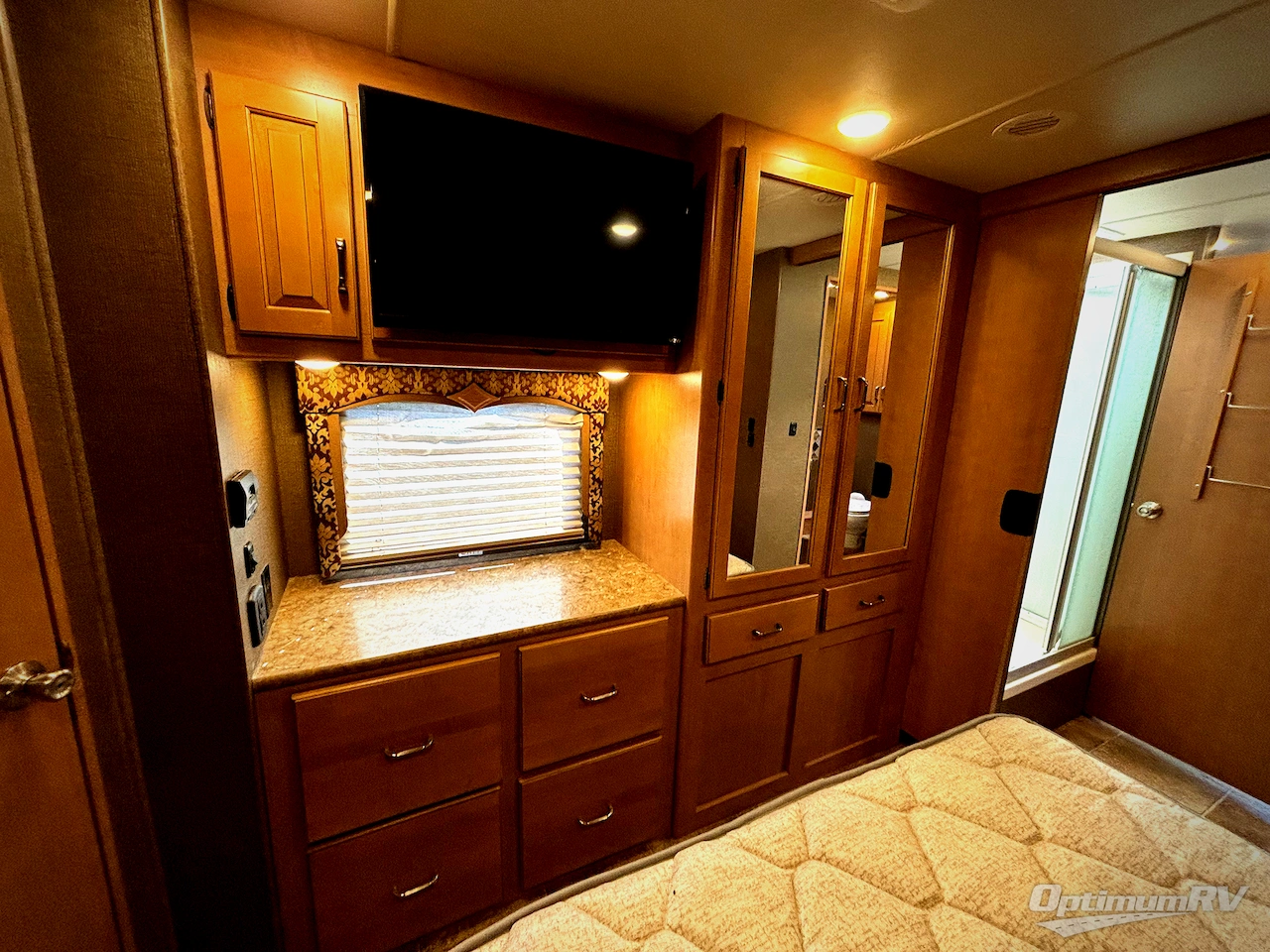 2016 Thor Hurricane 35C Photo 18