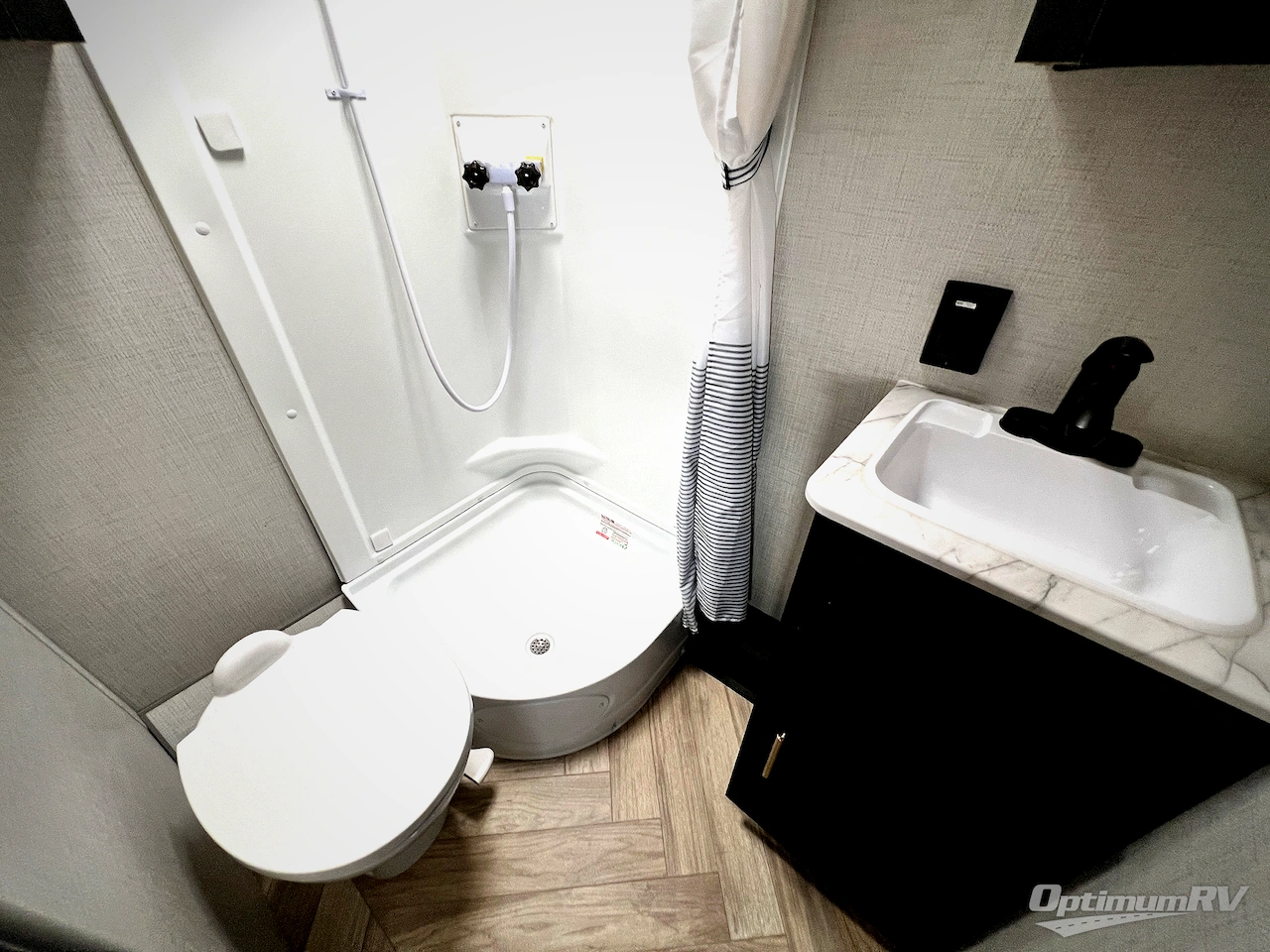 2022 Forest River Ozark 1800QS Photo 12