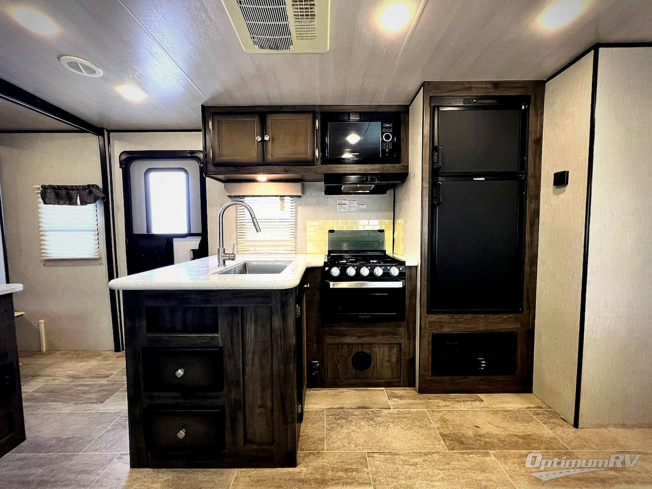 2019 Heartland Wilderness 3185QB Photo 9
