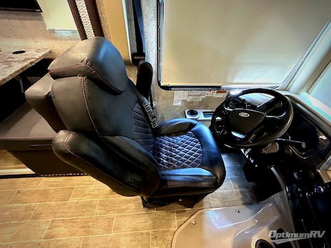 2021 Thor Outlaw 38MB RV Photo 2