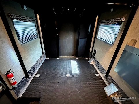 2021 Thor Outlaw 38MB RV Photo 4