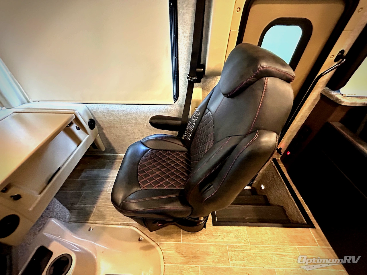 2021 Thor Outlaw 38MB Photo 9