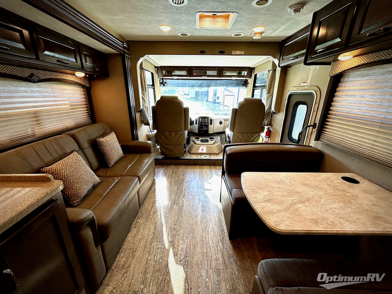 2018 Thor Hurricane 29M Photo 4