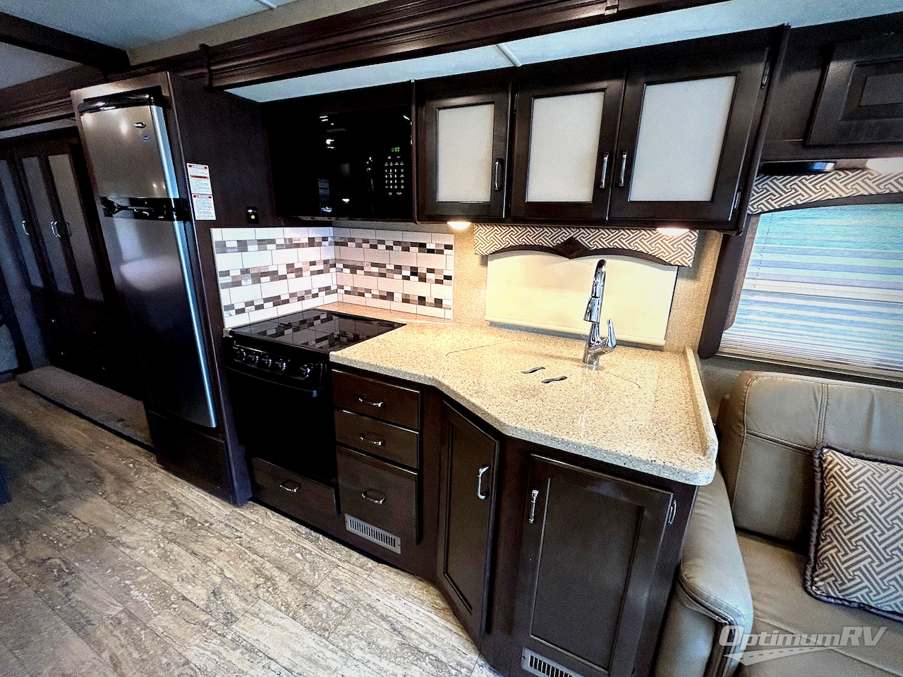 2018 Thor Hurricane 29M Photo 5