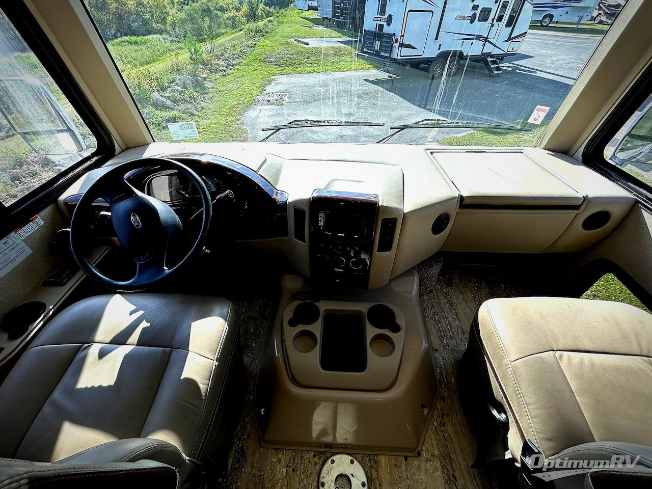 2018 Thor Hurricane 29M Photo 7