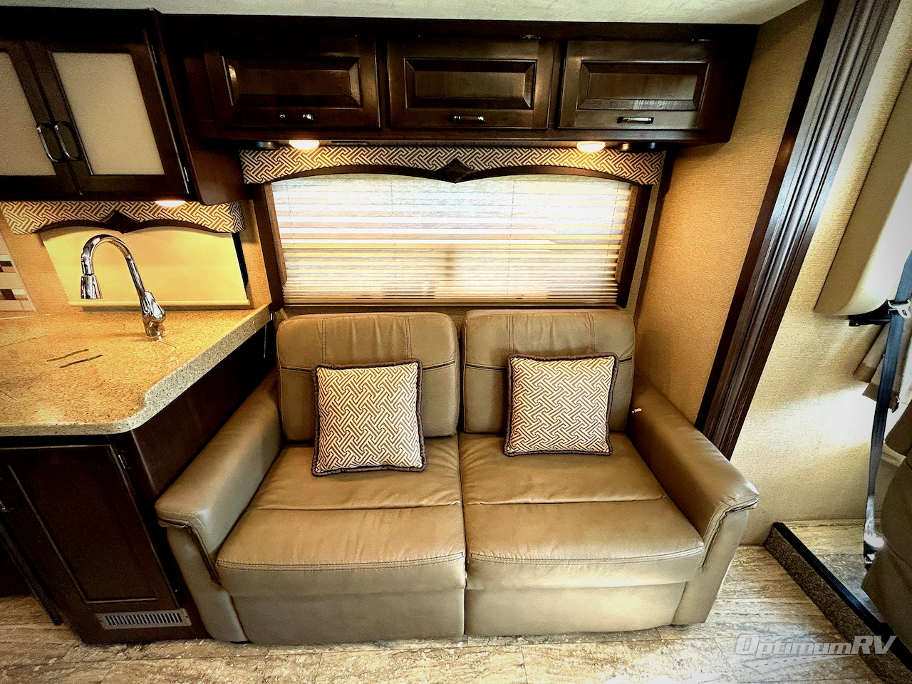 2018 Thor Hurricane 29M Photo 11