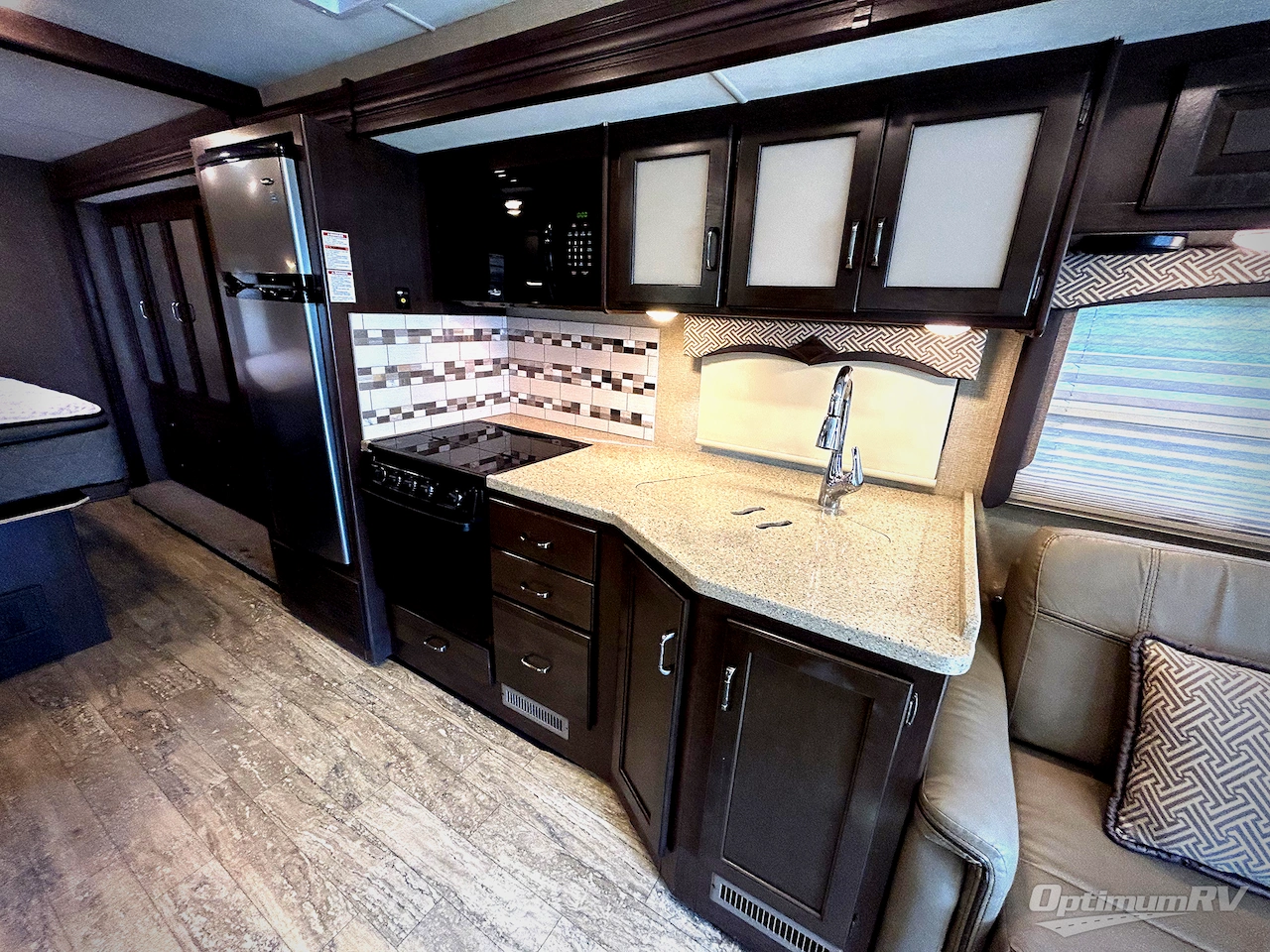 2018 Thor Hurricane 29M Photo 12