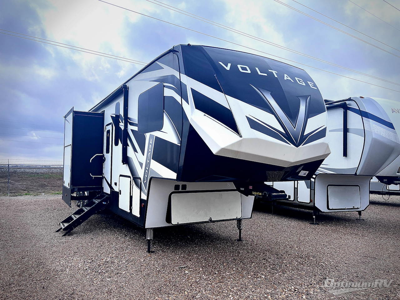 2020 Dutchmen Voltage V4145 Photo 1