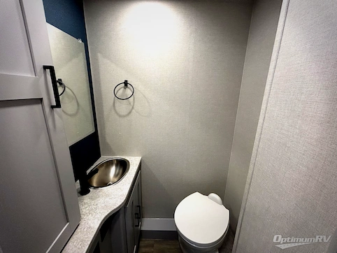 2025 Coachmen Pursuit 27XPS RV Photo 4