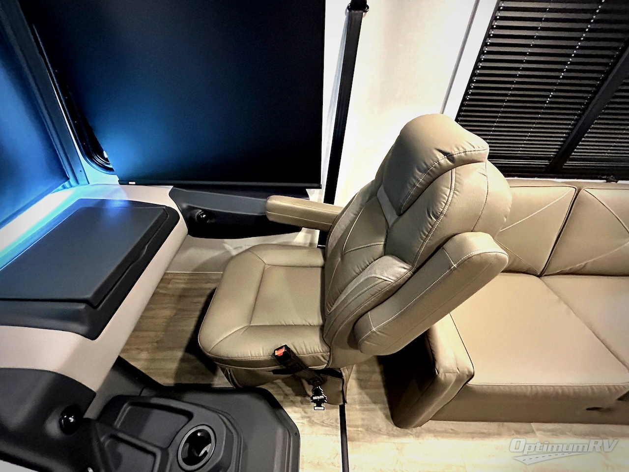 2025 Coachmen Pursuit 27XPS Photo 8