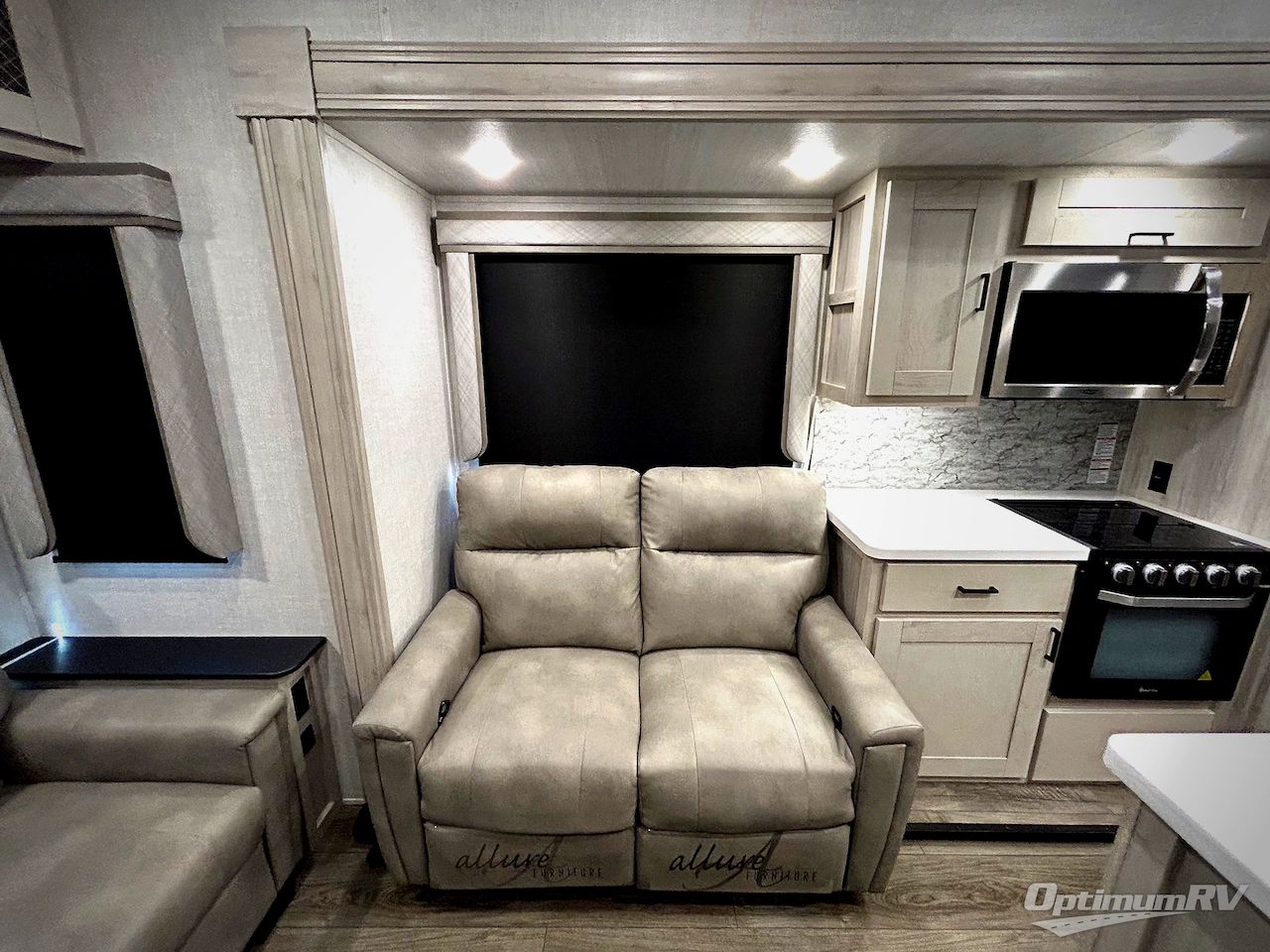 2021 East To West Tandara 320RL Photo 17