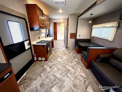2025 HL Enterprise Hy-Line 38 Premier RV Photo 2