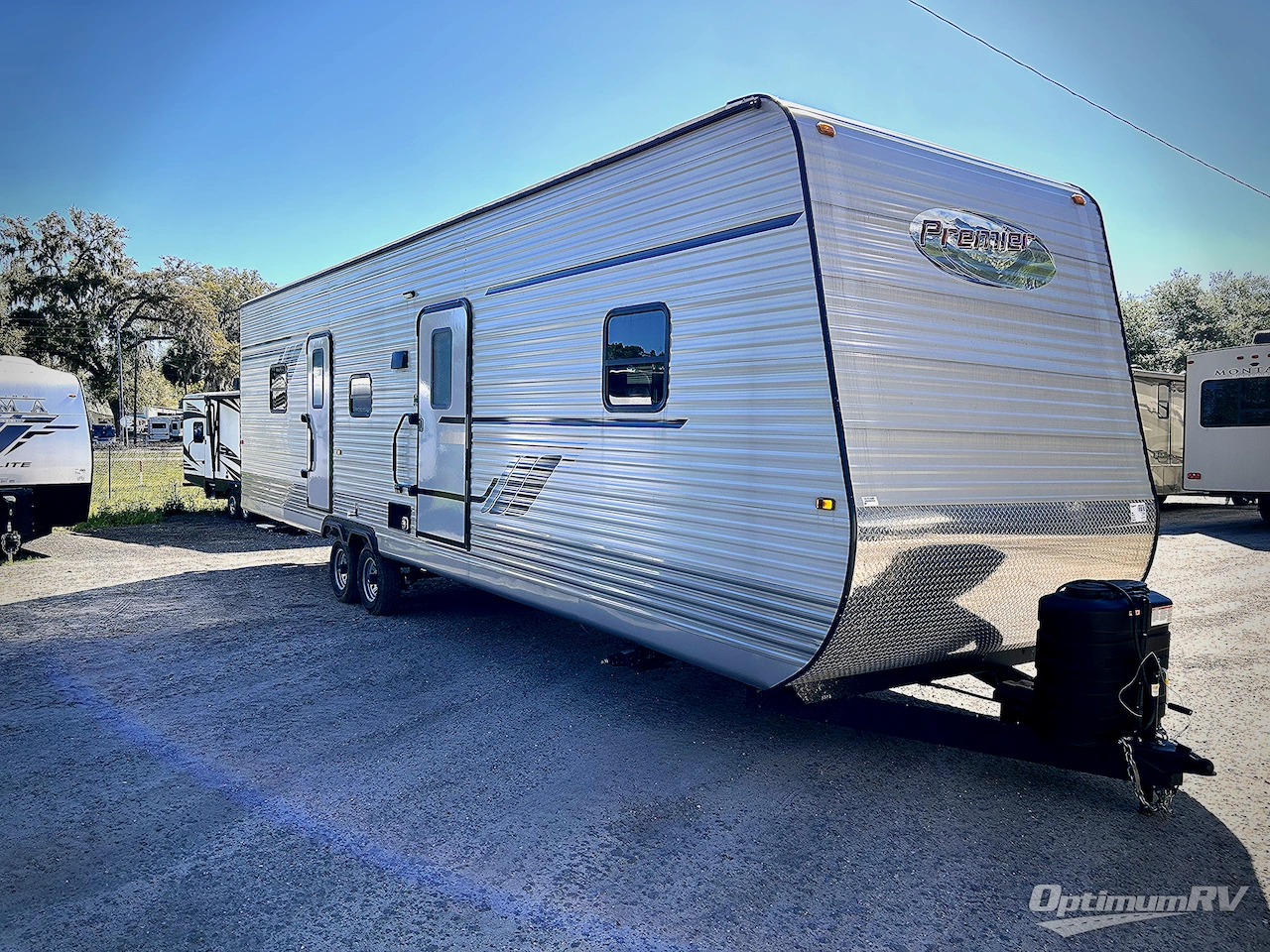 2025 HL Enterprise Hy-Line 38 Premier Photo 1