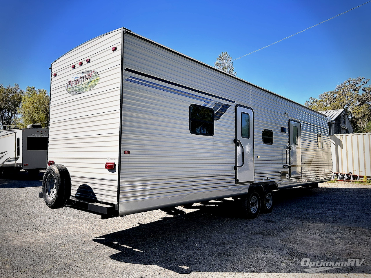 2025 HL Enterprise Hy-Line 38 Premier Photo 2