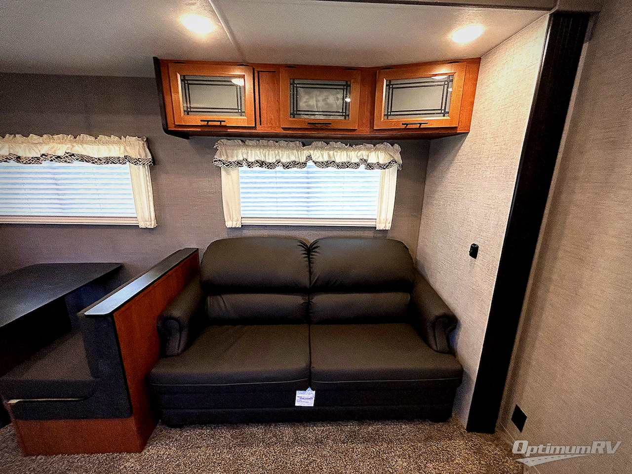 2025 HL Enterprise Hy-Line 38 Premier Photo 7