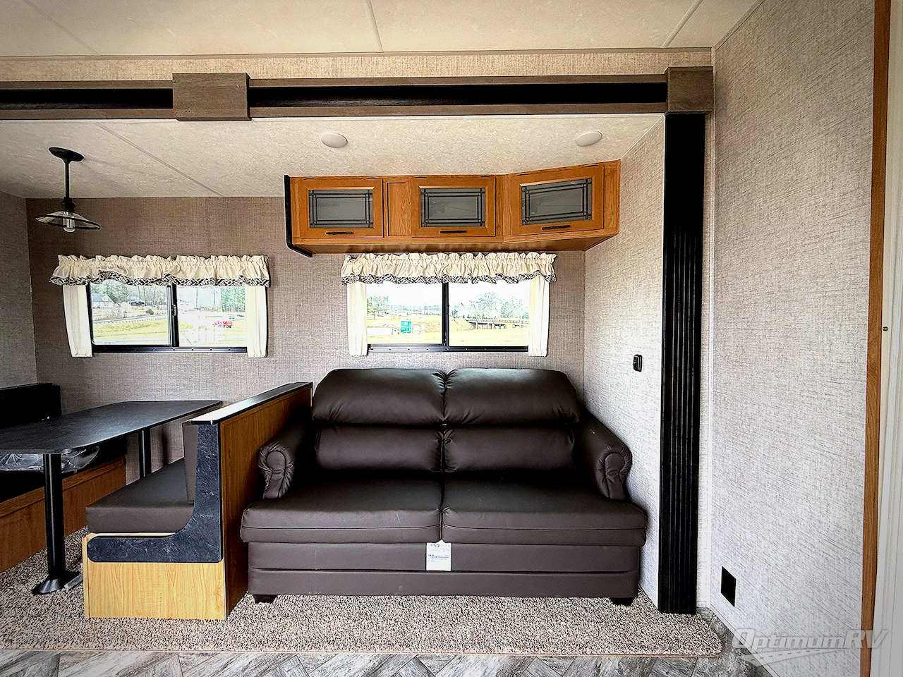 2025 HL Enterprise Hy-Line 38 Premier Photo 5