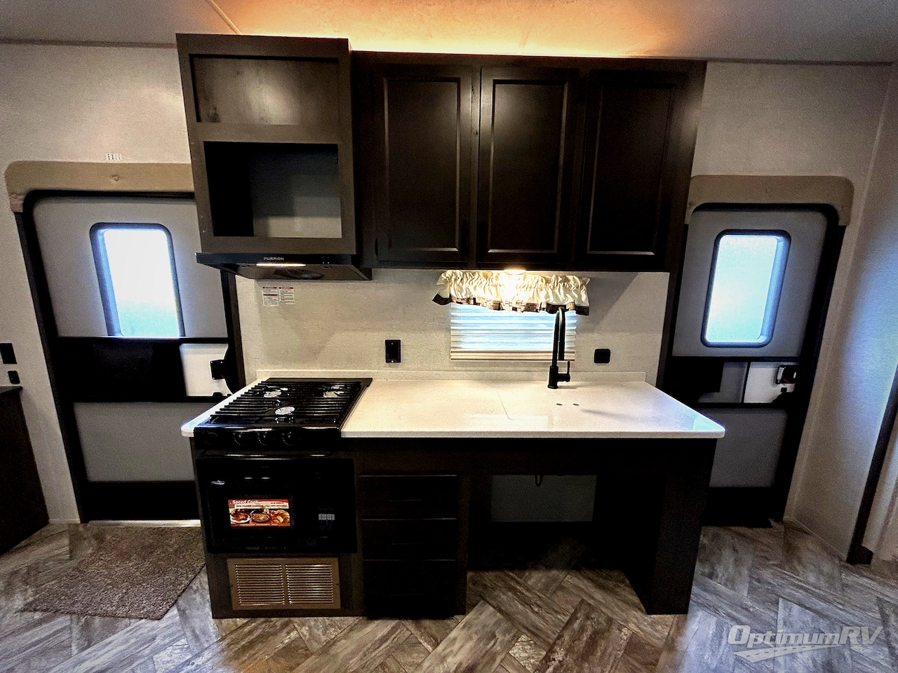 2025 HL Enterprise Hy-Line Premier HY38 Photo 6