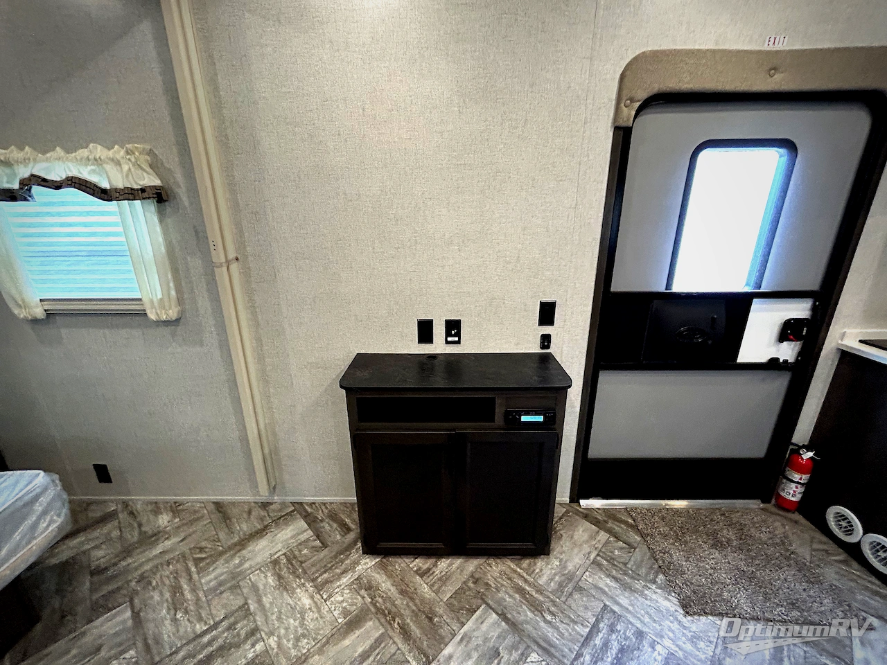 2025 HL Enterprise Hy-Line Premier HY38 Photo 8