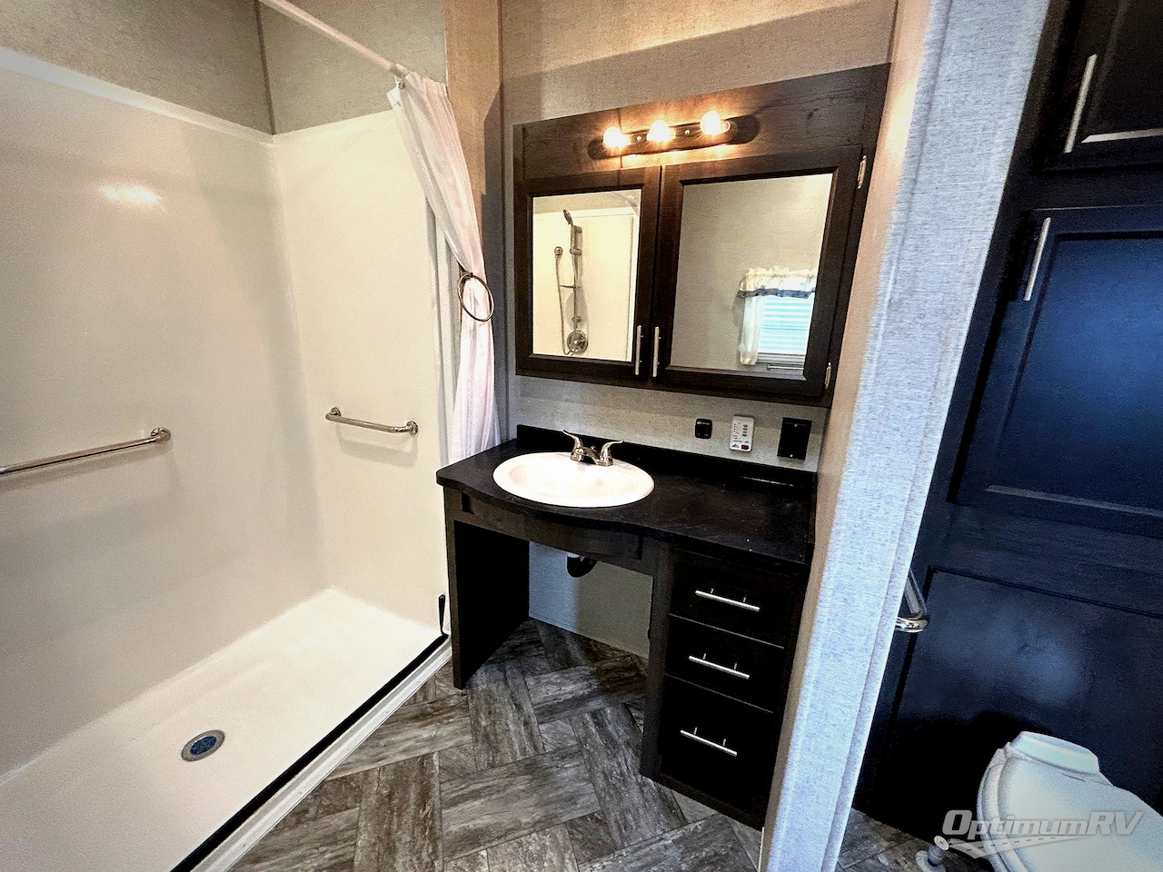 2025 HL Enterprise Hy-Line Premier HY38 Photo 14