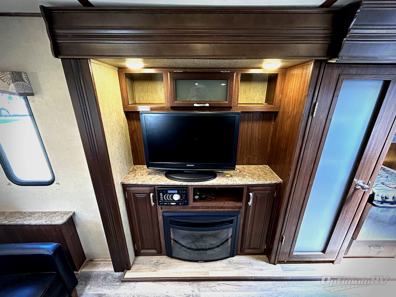 2017 Dutchmen Denali 325RL Photo 8