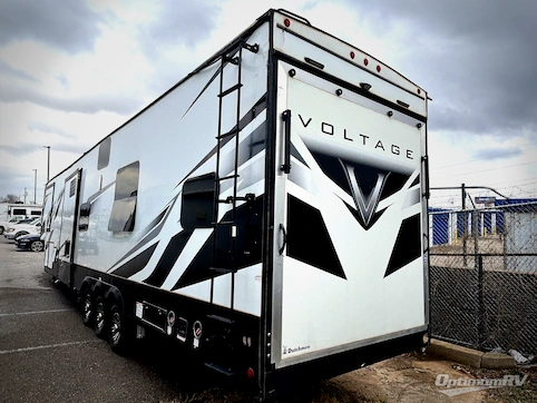 2022 Dutchmen Voltage 4135 RV Photo 3