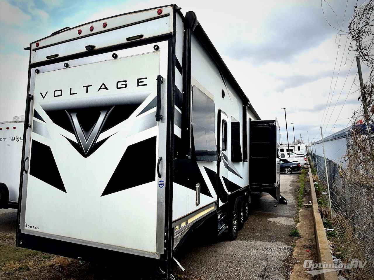 2022 Dutchmen Voltage 4135 Photo 2