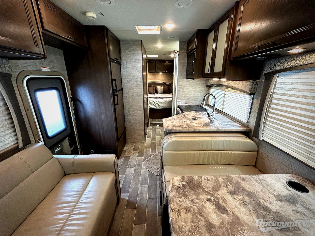 2020 Thor Chateau 20AA Photo 2