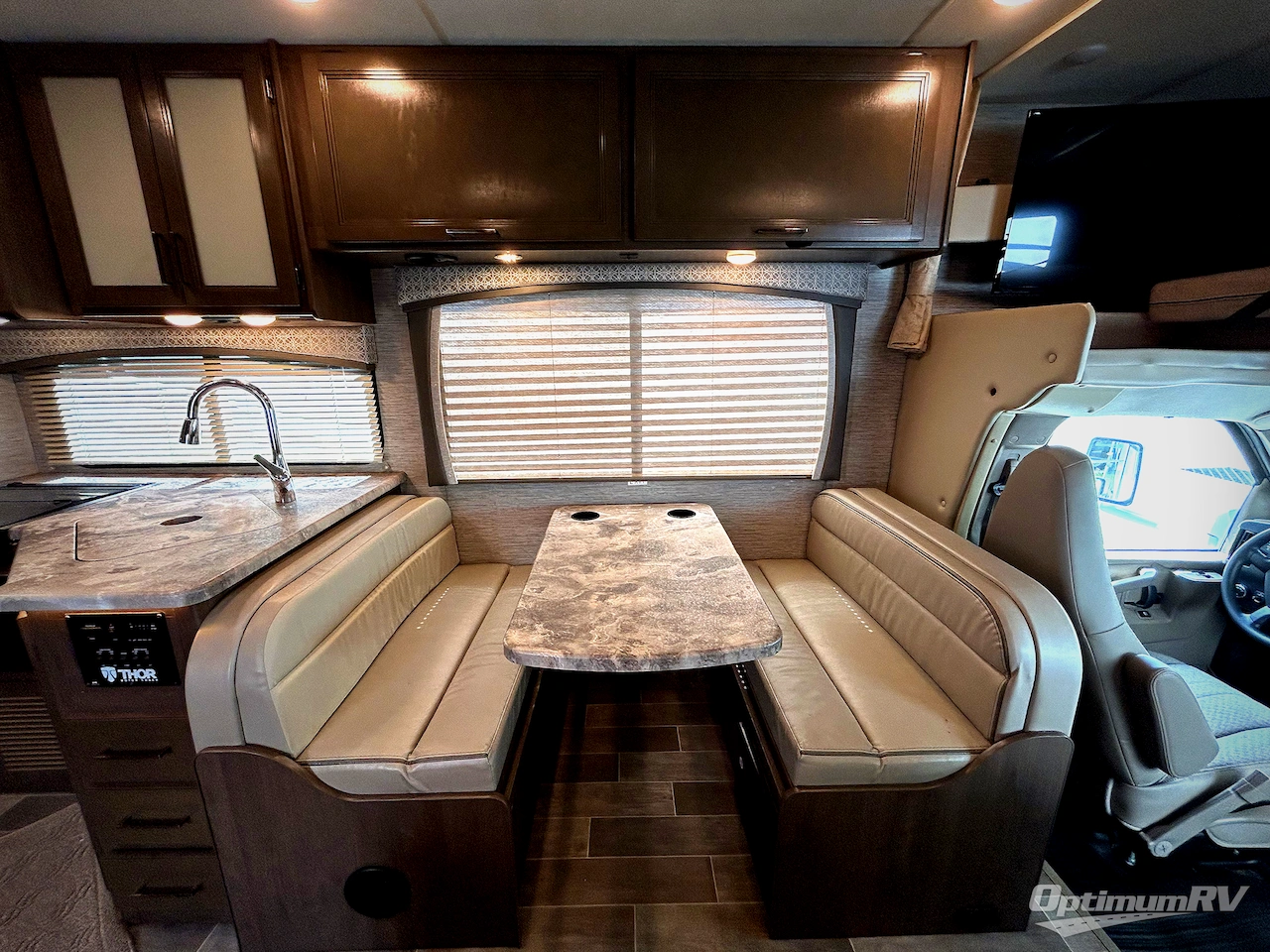 2020 Thor Chateau 20AA Photo 12