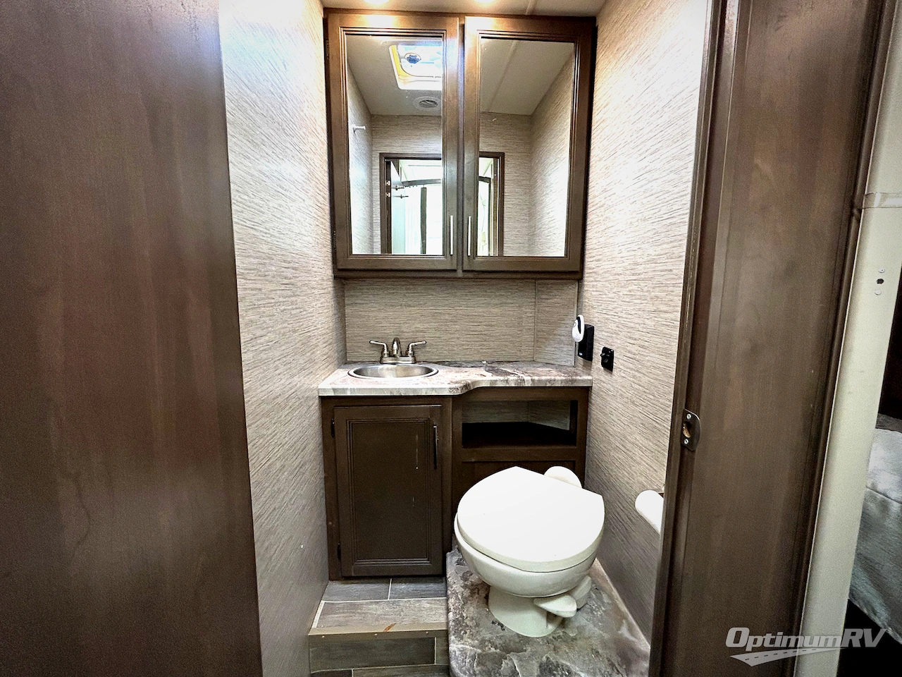 2020 Thor Chateau 20AA Photo 16