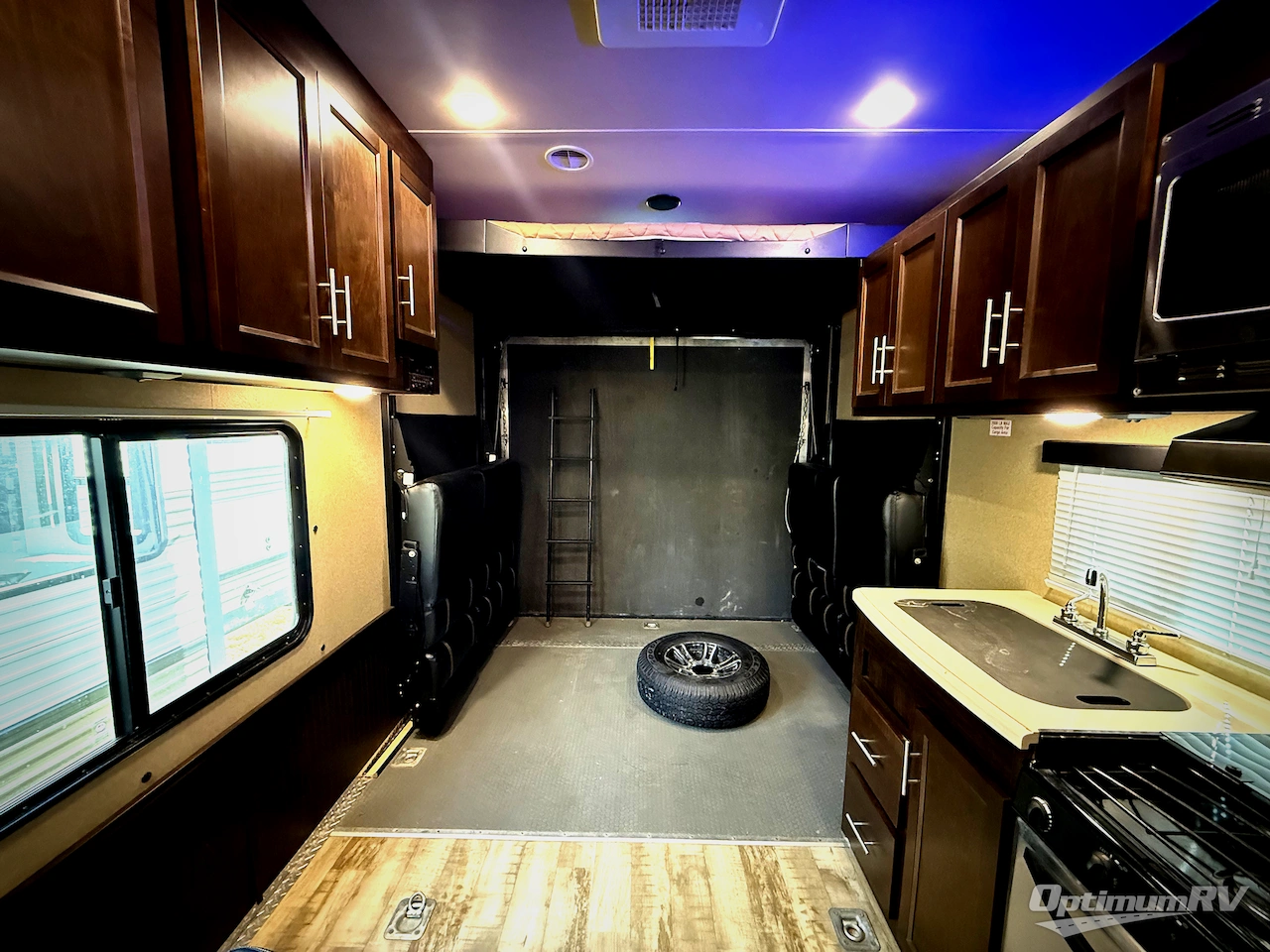 2017 Forest River XLR Nitro 23KW Photo 4