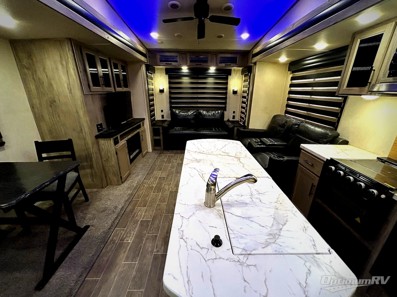 2022 Forest River Cherokee Arctic Wolf Suite 3550 Photo 3