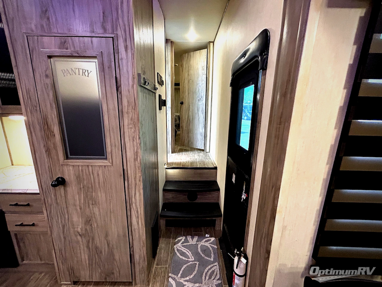 2022 Forest River Cherokee Arctic Wolf Suite 3550 Photo 6