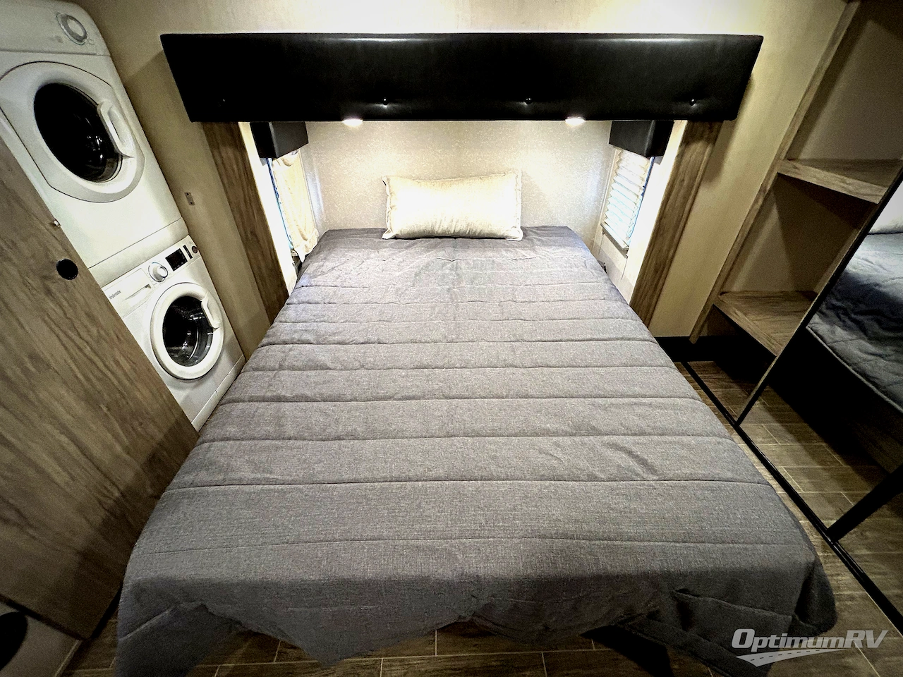 2022 Forest River Cherokee Arctic Wolf Suite 3550 Photo 8