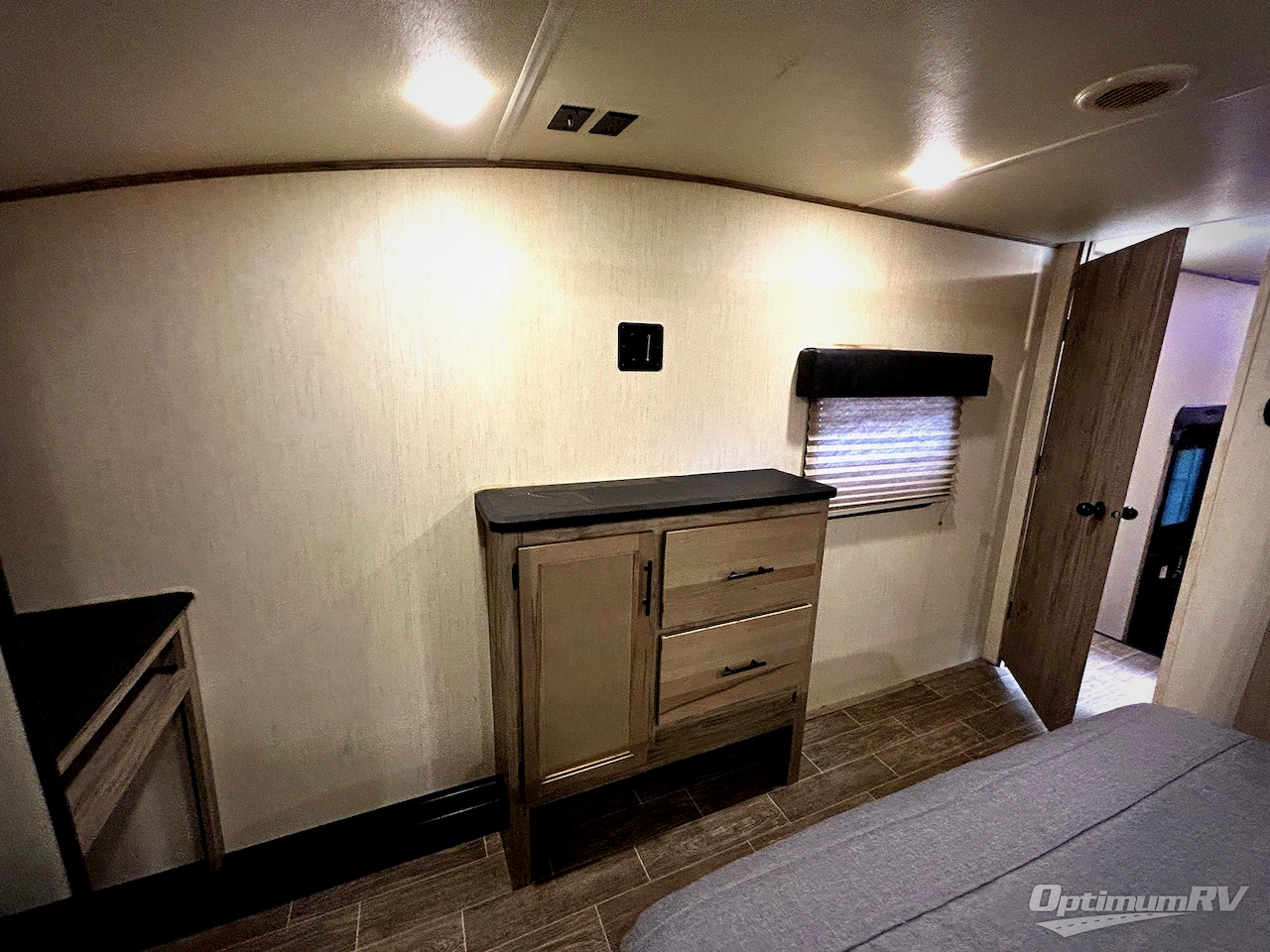 2022 Forest River Cherokee Arctic Wolf Suite 3550 Photo 12