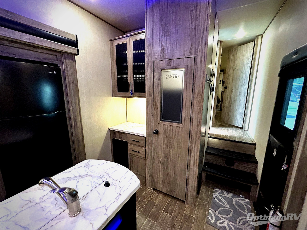 2022 Forest River Cherokee Arctic Wolf Suite 3550 Photo 15