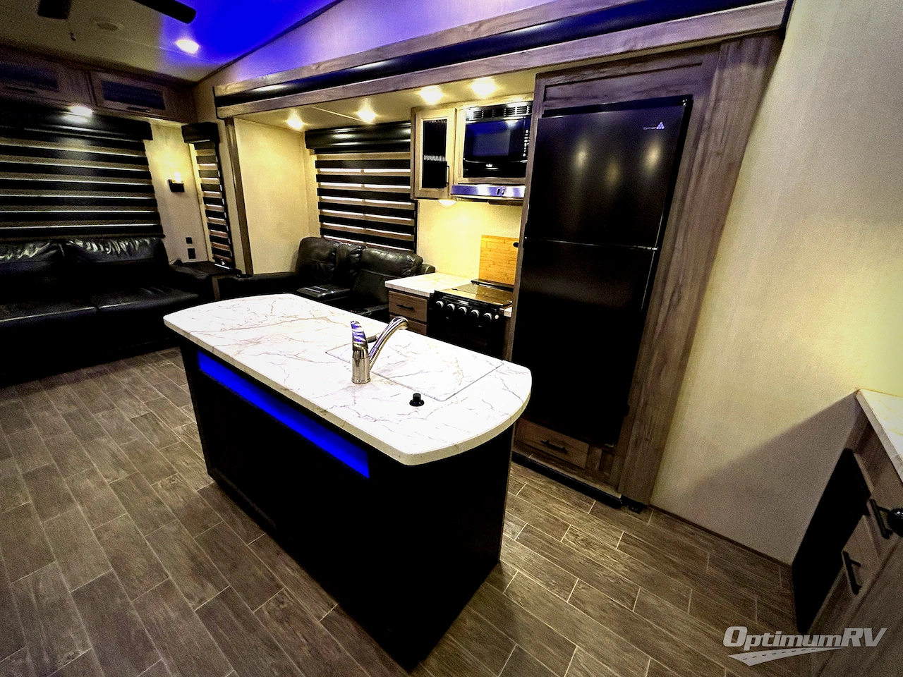 2022 Forest River Cherokee Arctic Wolf Suite 3550 Photo 16