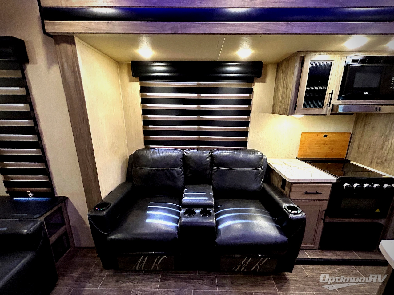 2022 Forest River Cherokee Arctic Wolf Suite 3550 Photo 19