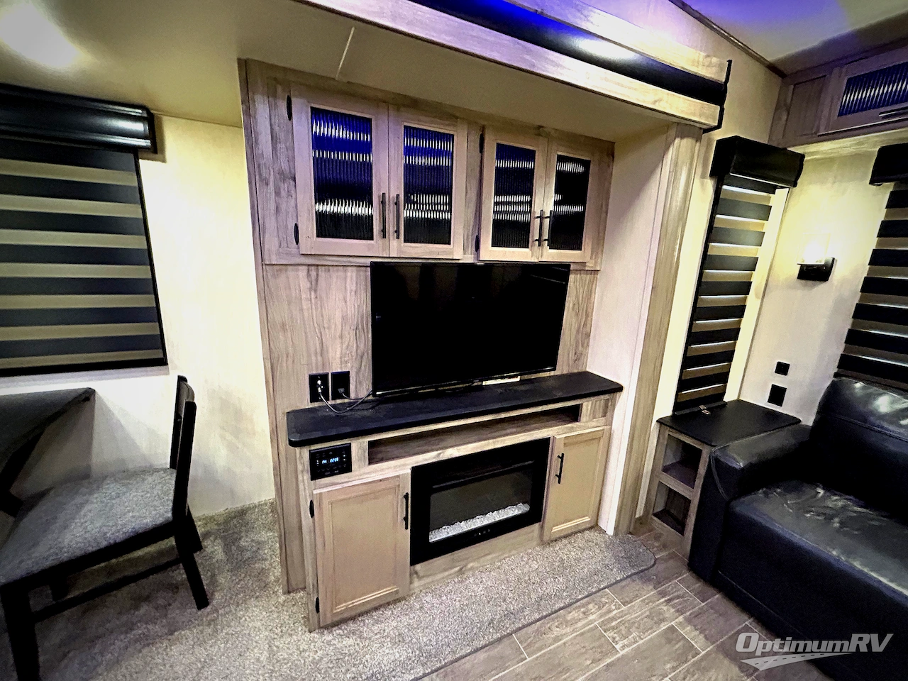 2022 Forest River Cherokee Arctic Wolf Suite 3550 Photo 18