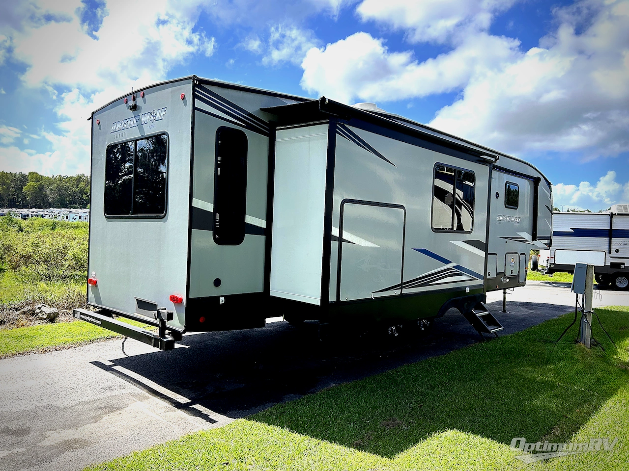 2022 Forest River Cherokee Arctic Wolf Suite 3550 Photo 2